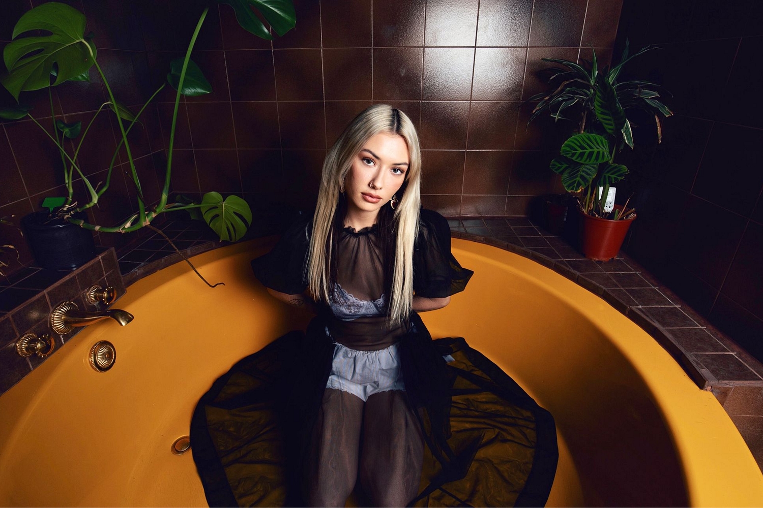 Nieve Ella shares new single ‘Sugarcoated’