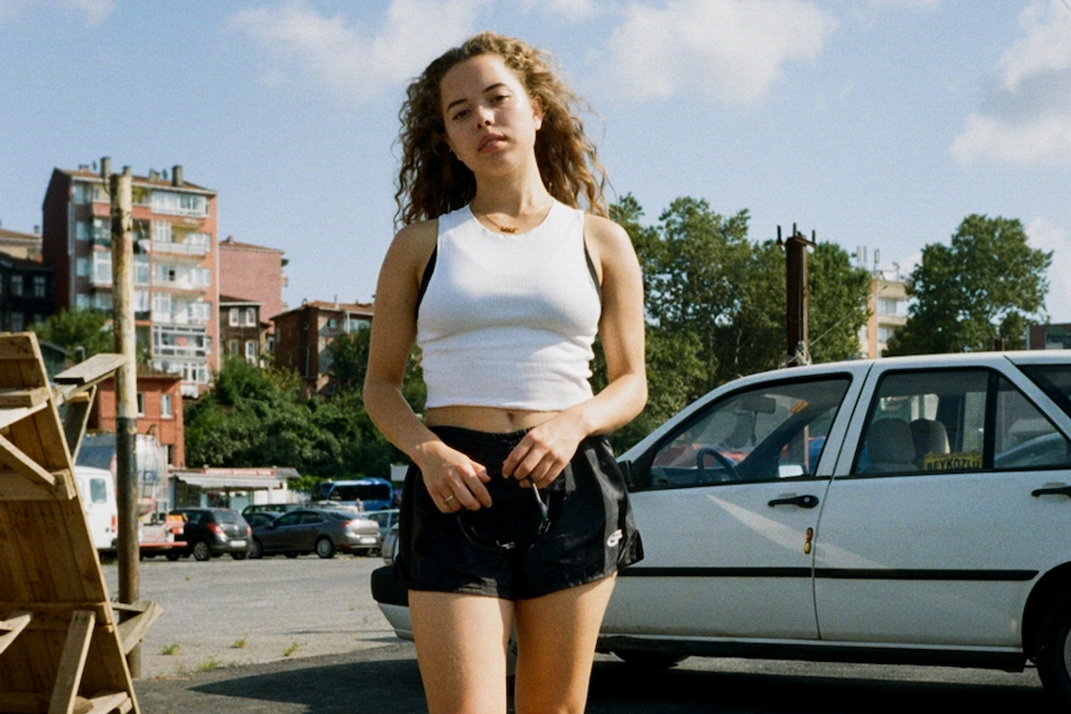 Nilüfer Yanya unveils ‘H34T RISES’ visuals