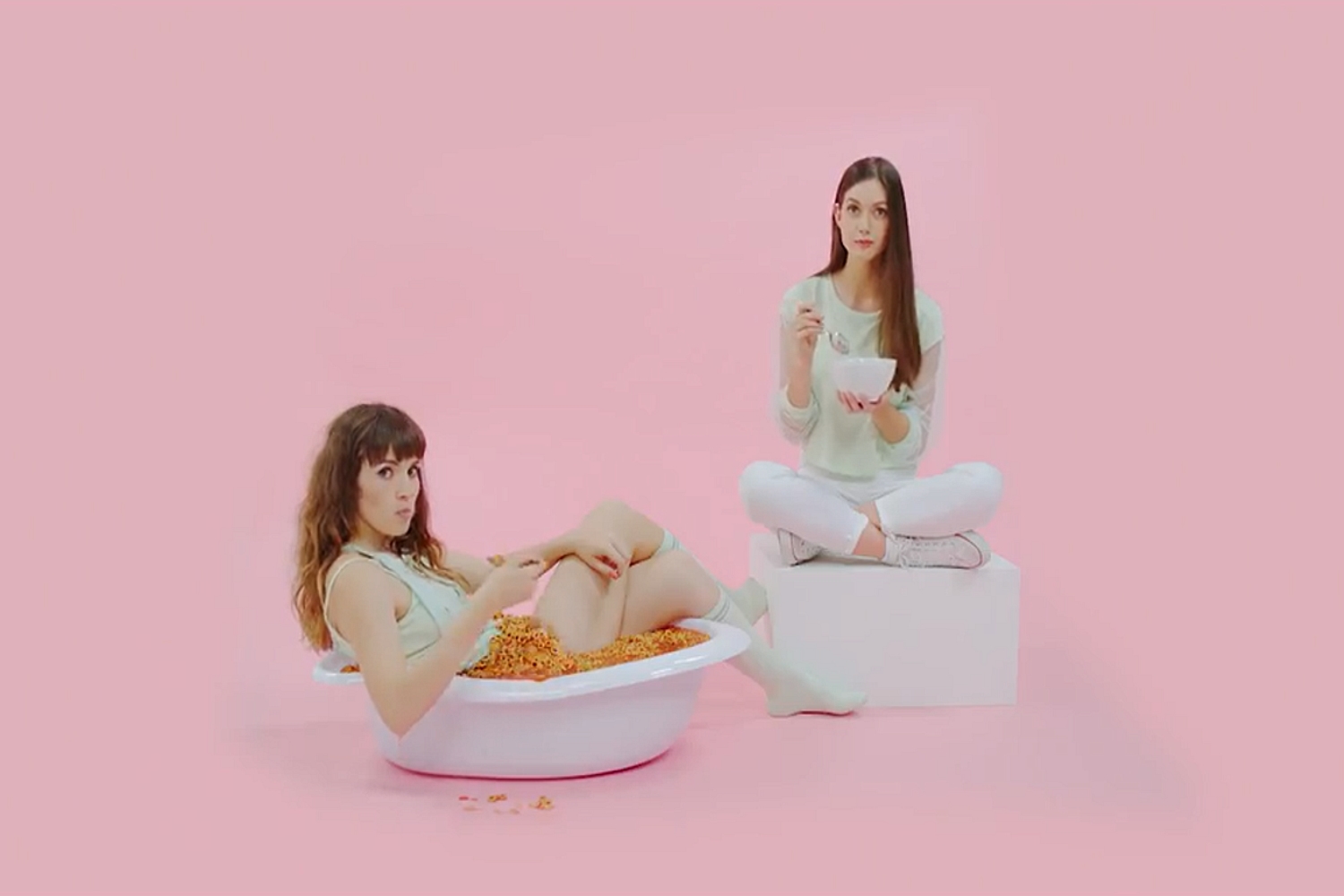 Oh Wonder go speed-dating in the video for ‘High On Humans’