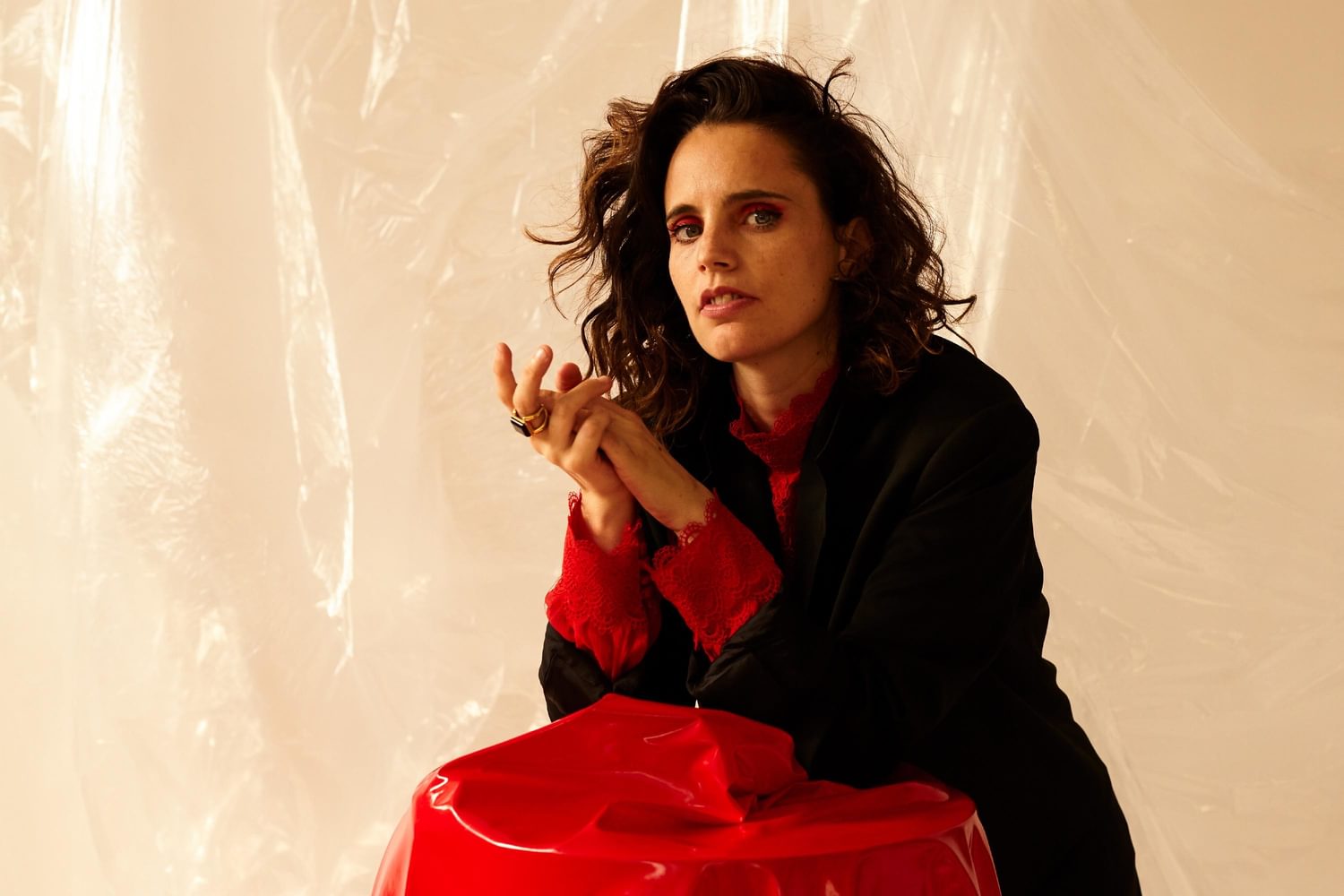 Anna Calvi talks 'Hunter': "I wanted to capture a combination of beauty and ugliness"