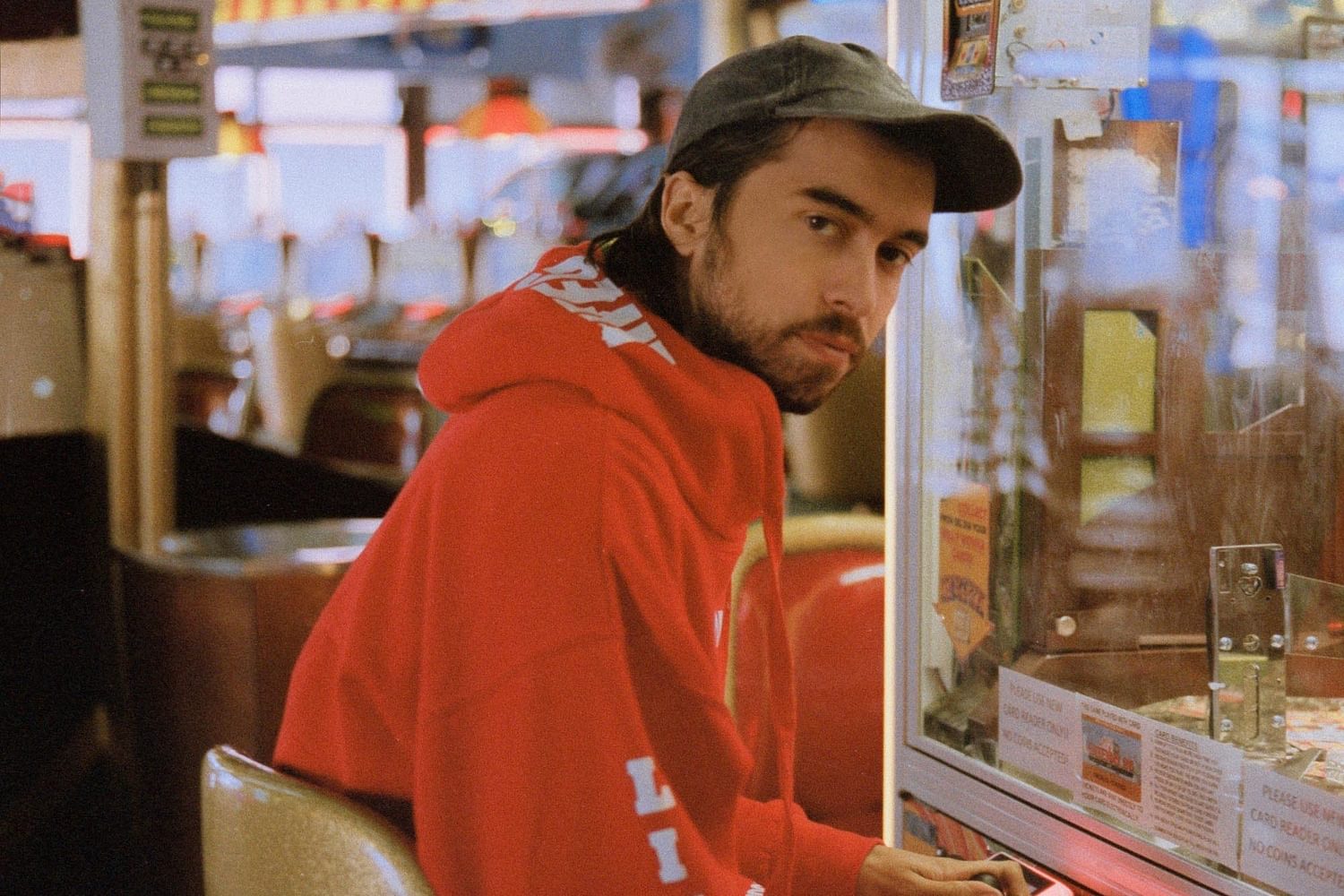 (Sandy) Alex G shares the video for 'Hope'