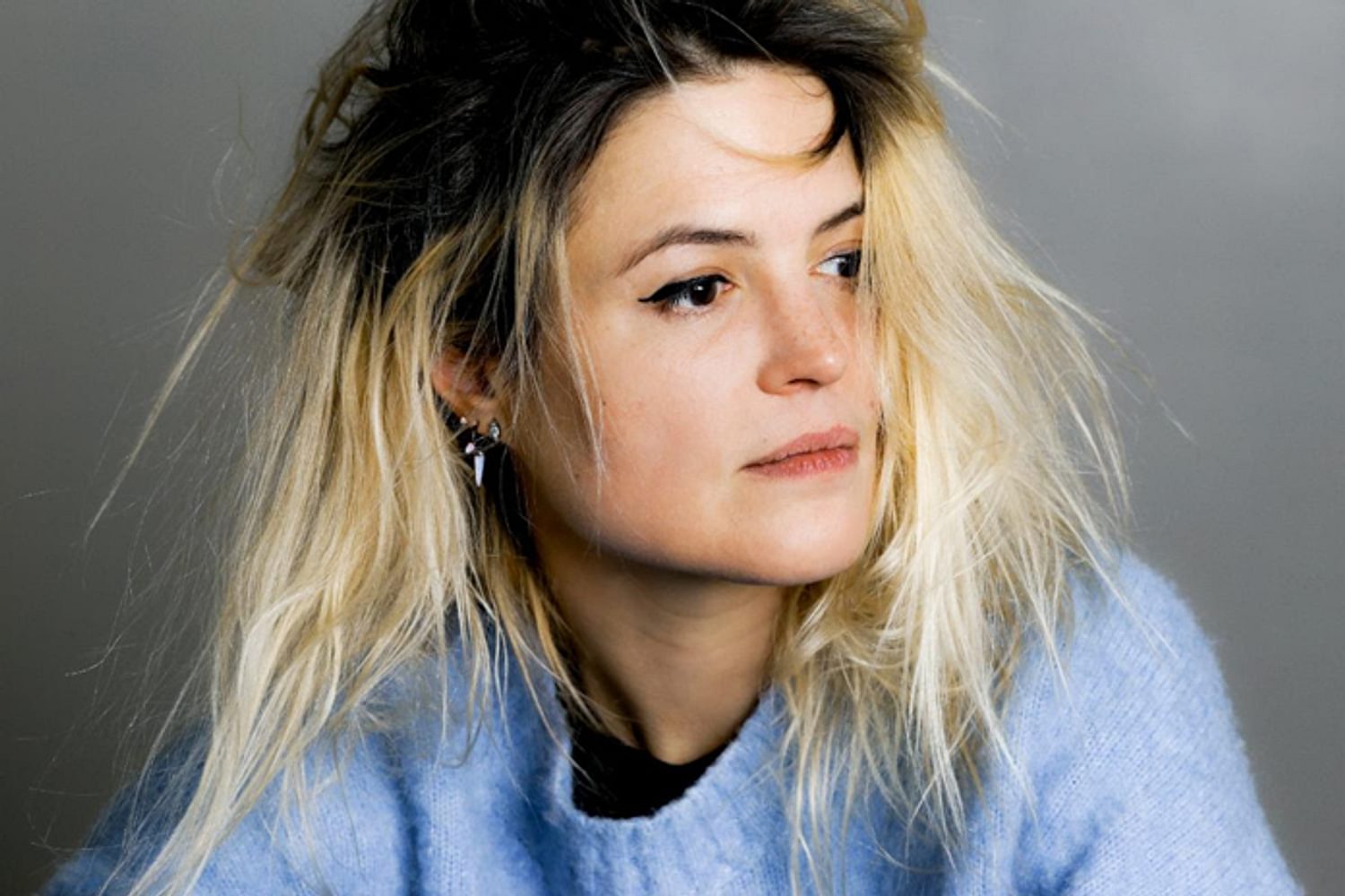 Alison Mosshart releases debut solo single ‘Rise’