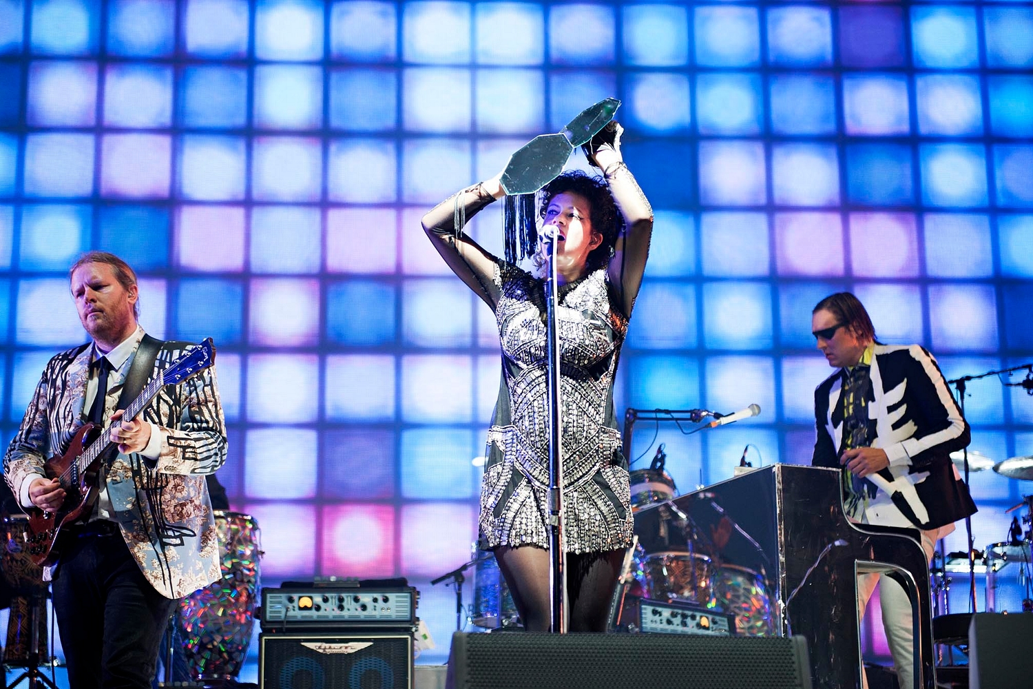Watch Arcade Fire cover Feist’s ‘I Feel It All’ at Calgary show