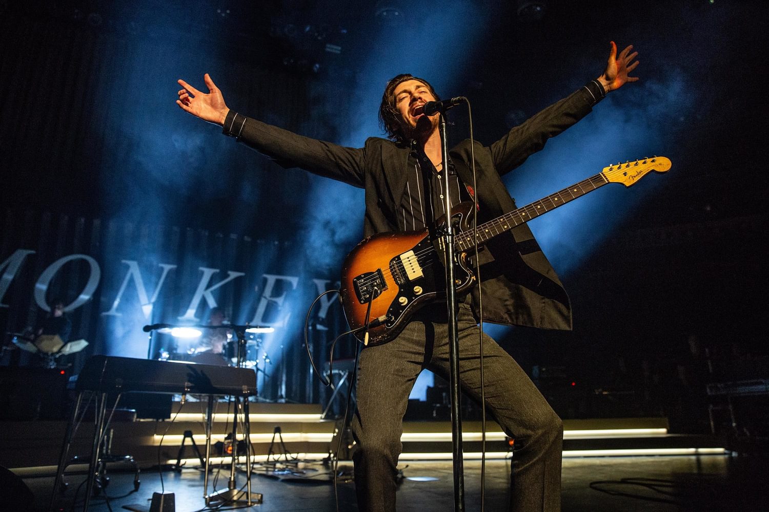 Arctic Monkeys unleash live video of ‘Arabella’