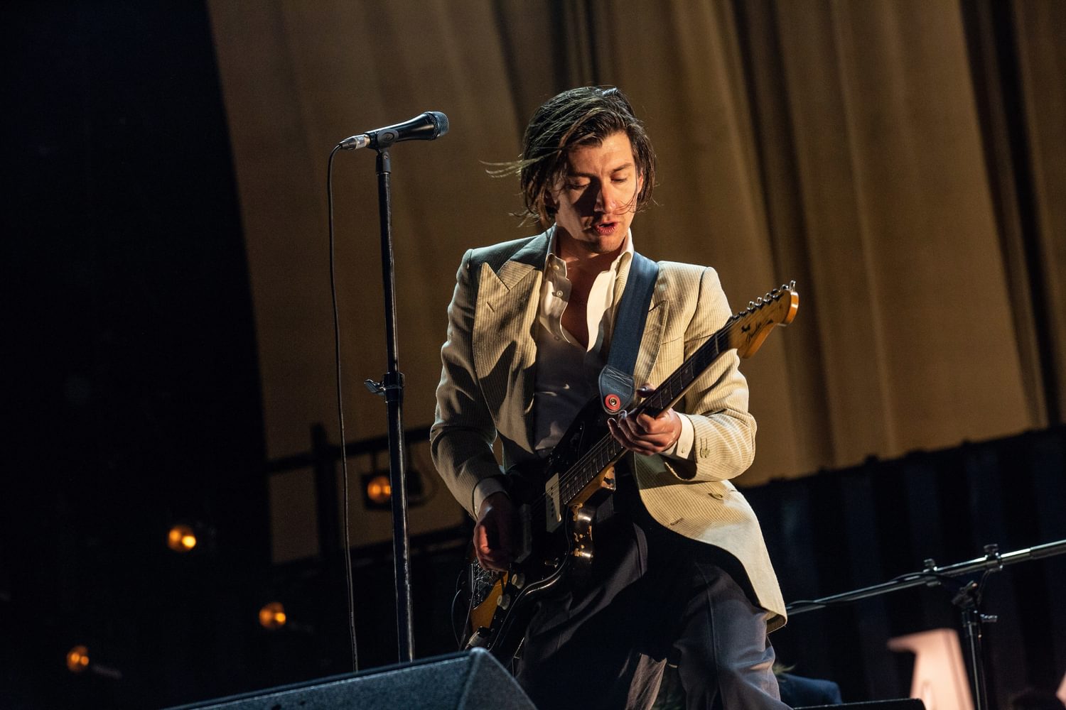 Arctic Monkeys cover The Strokes at New York show
