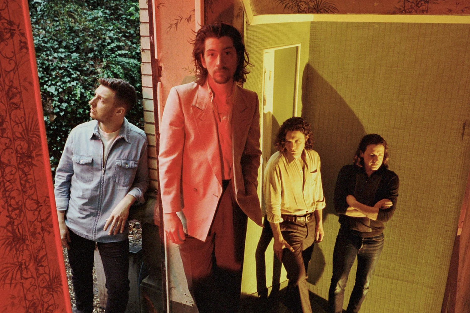 Arctic Monkeys won't be sharing any songs before the release of 'Tranquility  Base Hotel & Casino' • News • DIY Magazine