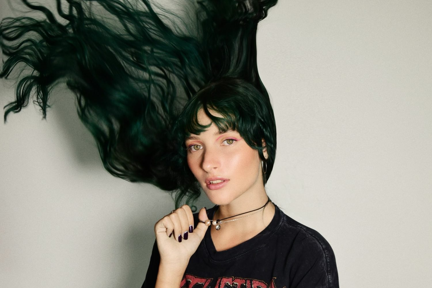 Au/Ra shares new single ‘plz don’t waste my youth’