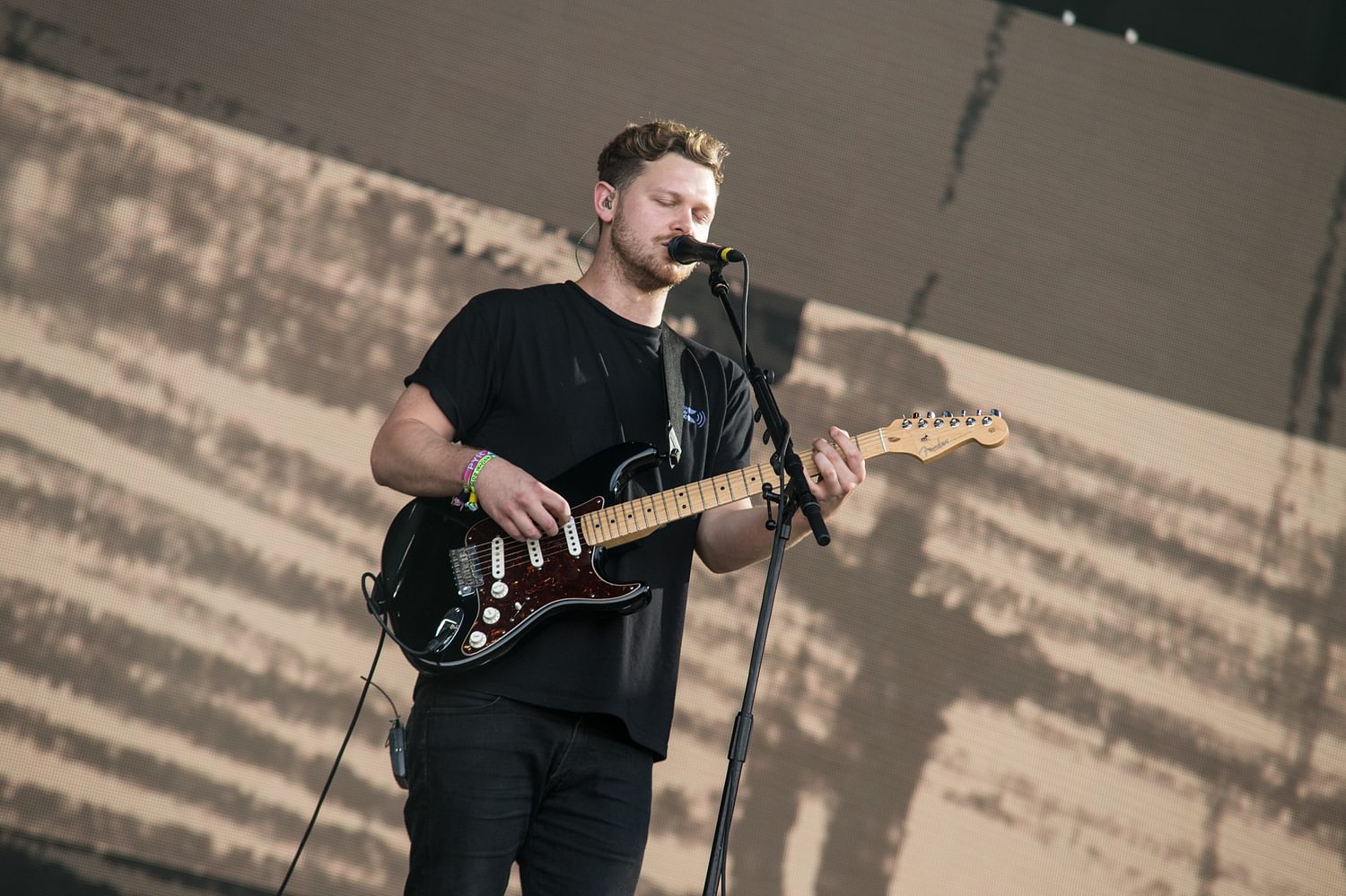 Alt-J win over Glastonbury 2015’s triangle-shaped stage