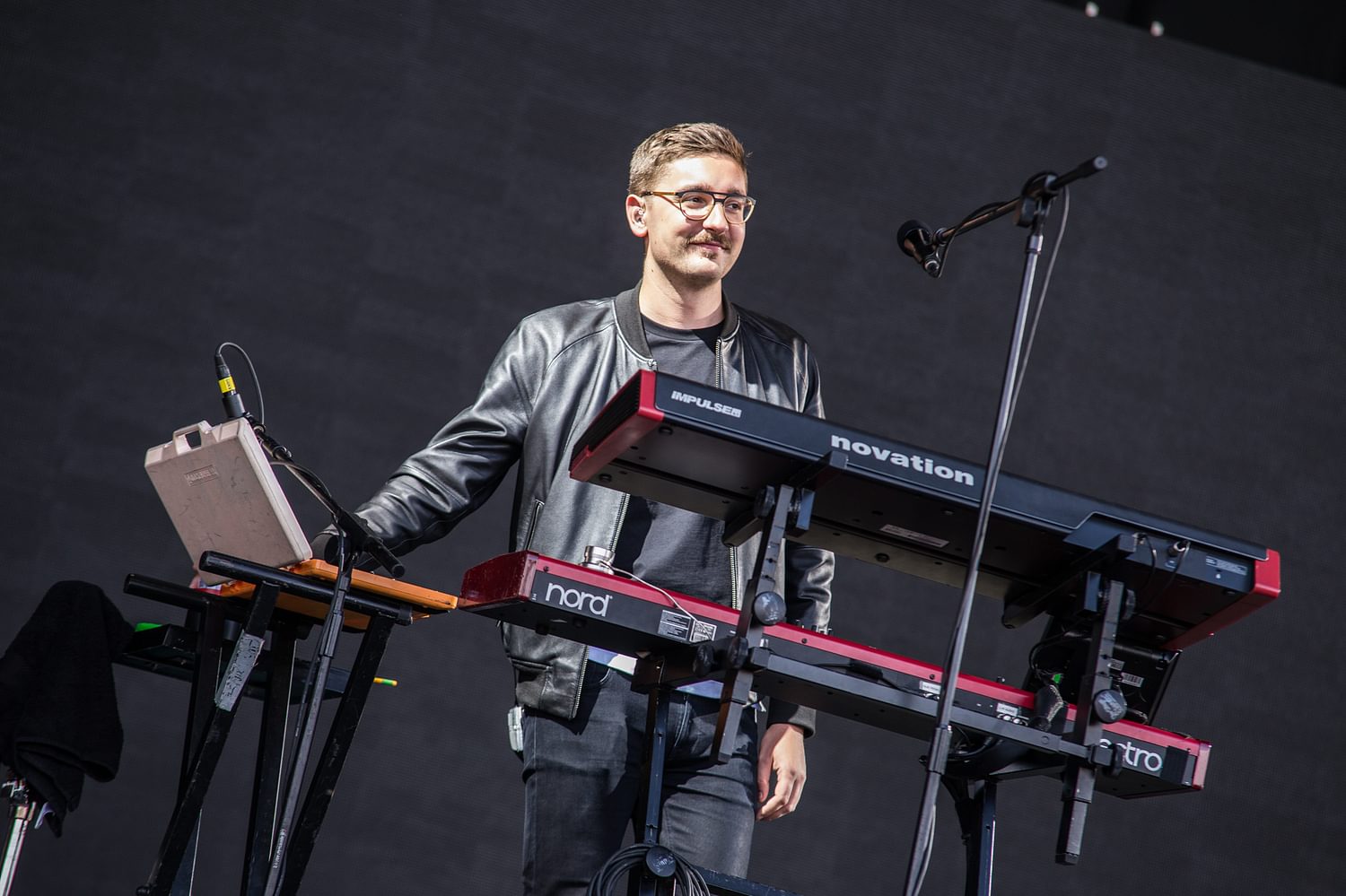 Alt-J win over Glastonbury 2015’s triangle-shaped stage