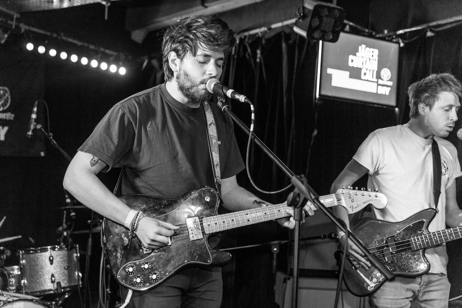 Watch Bellevue Days & Menace Beach play Jäger Curtain Call