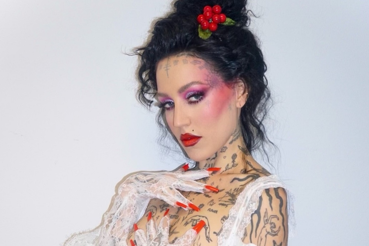 Brooke Candy releases new track ‘Juicy Fruit’