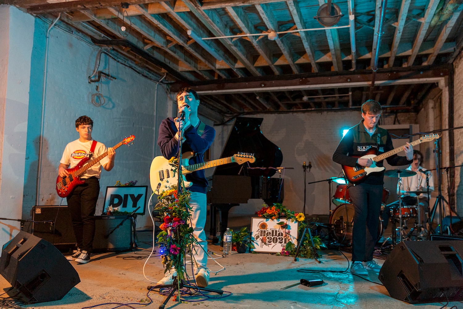 Rewatch our Hello 2021 show with Oscar Lang, Courting and moa moa!