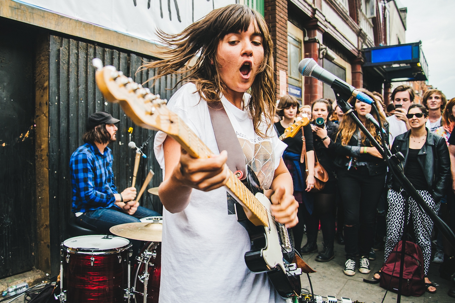 Courtney Barnett plays impromptu London gig