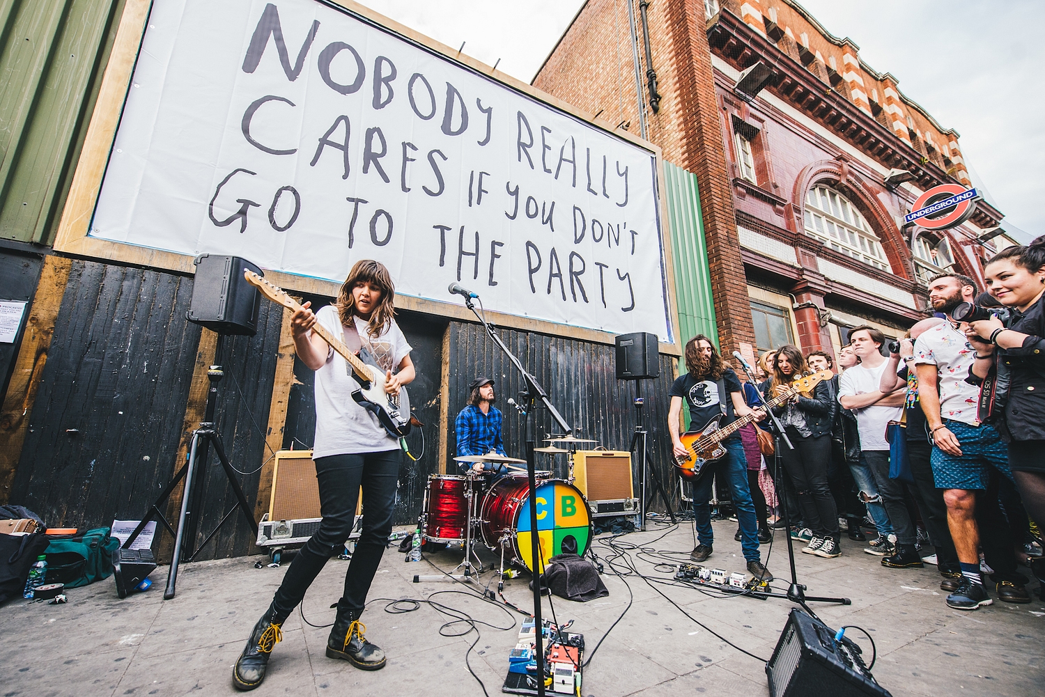 Courtney Barnett plays impromptu London gig