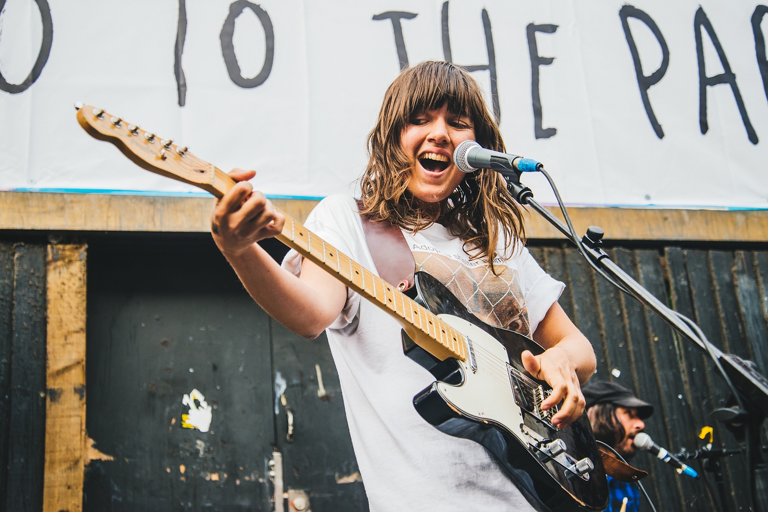 Courtney Barnett plays impromptu London gig