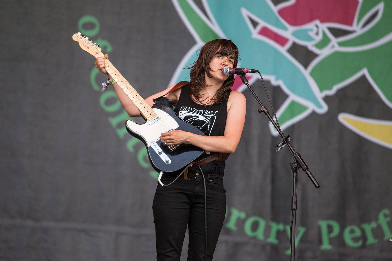 Courtney Barnett wows the Pyramid Stage at Glastonbury 2015