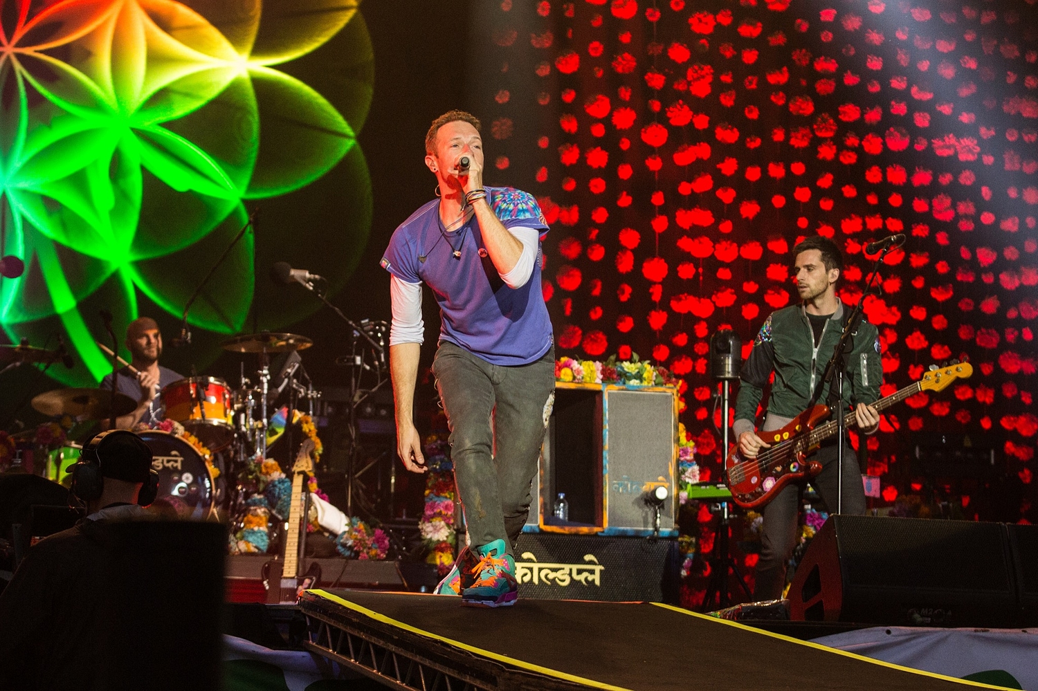 Coldplay go big for closing set at Glastonbury 2016