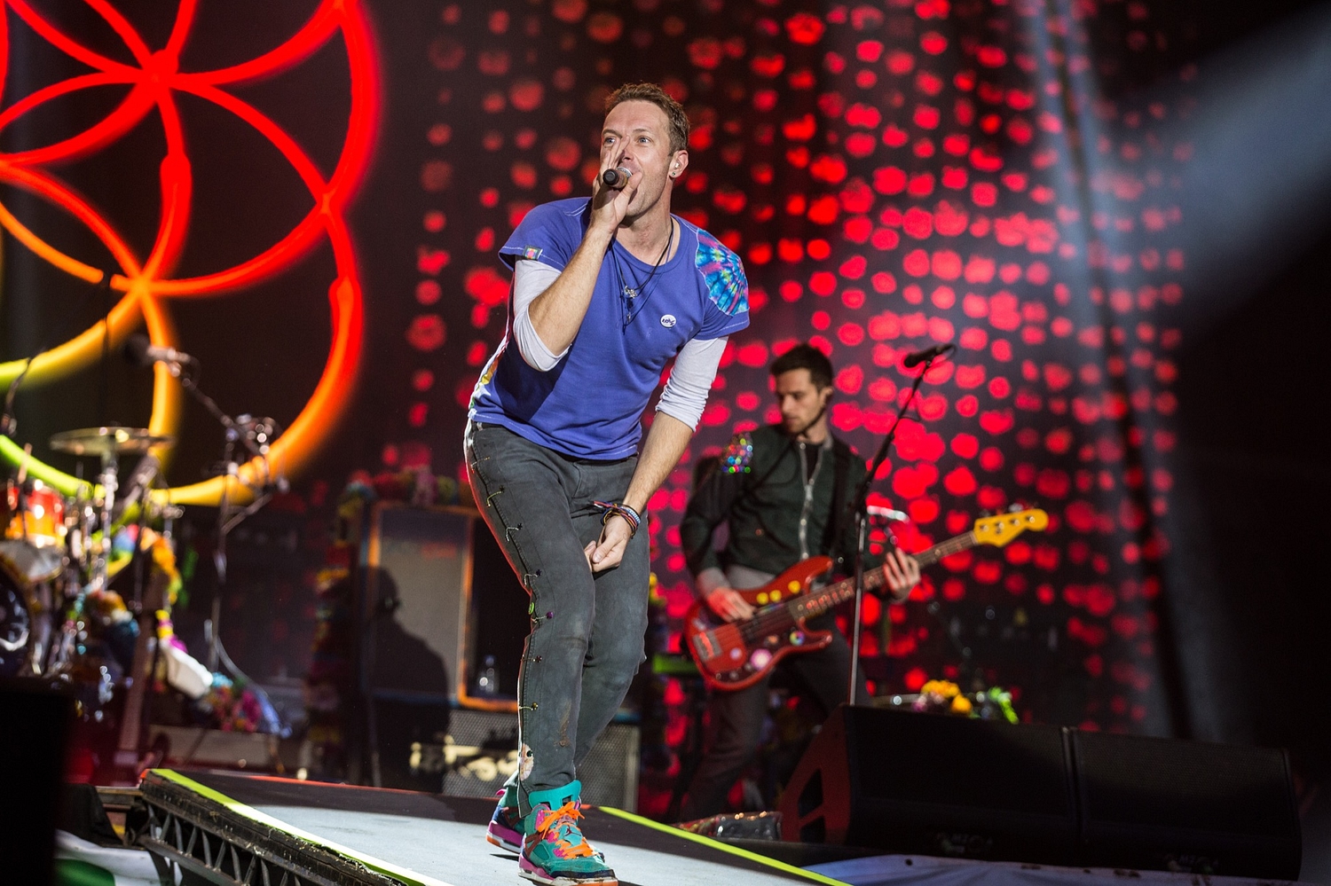 Coldplay go big for closing set at Glastonbury 2016