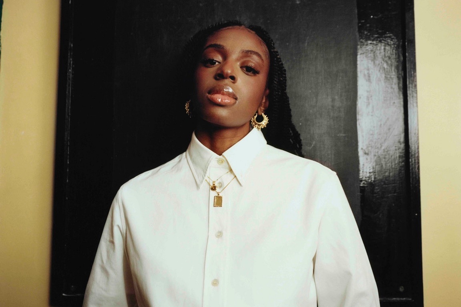 Cat Burns releases new single 'alone'