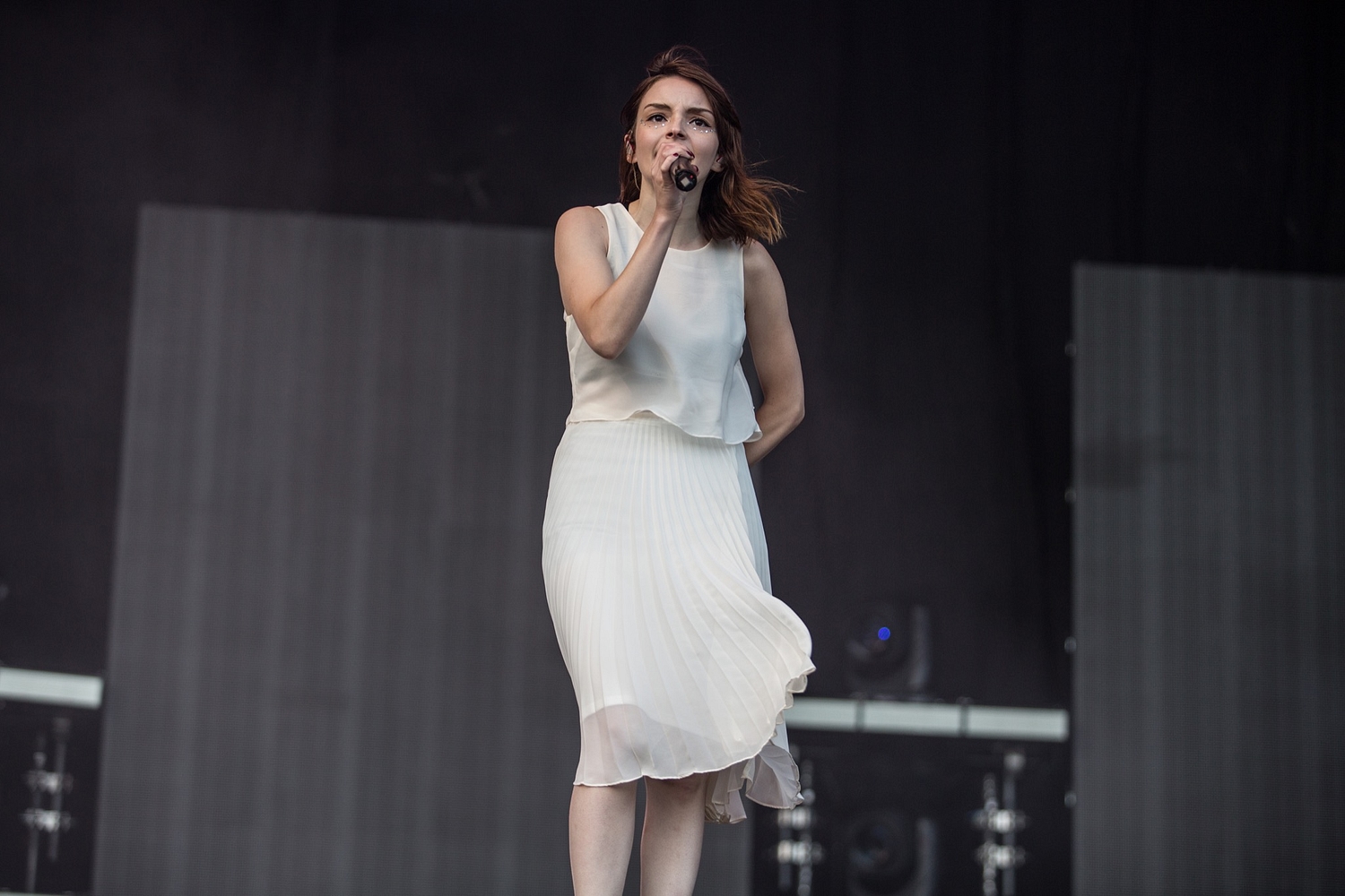 Chvrches’ Lauren Mayberry covers ‘Wrecking Ball’ and ‘Boys of Summer’