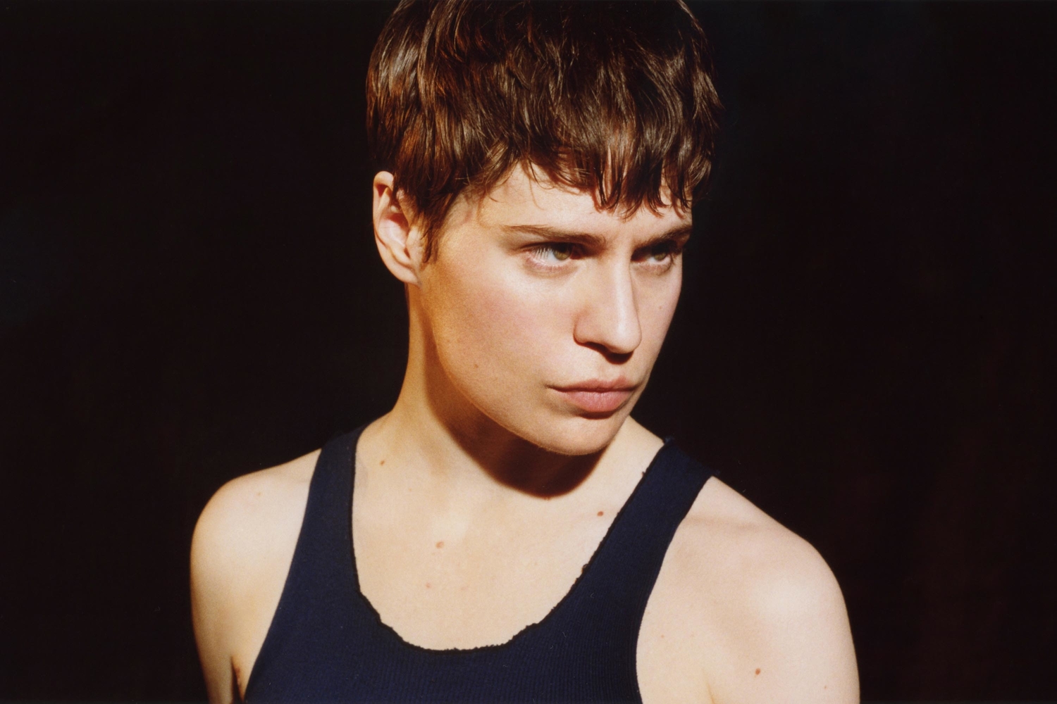 Bonjour! Christine and the Queens has shared the French language version of newie ‘La Marcheuse’