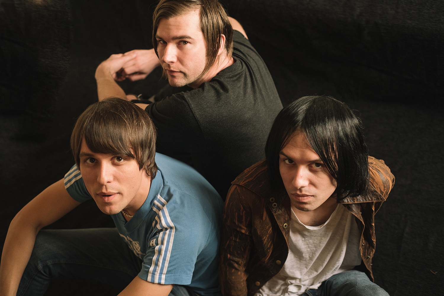 The Cribs share standalone track ‘Wish I Knew You In The 90s’ DIY