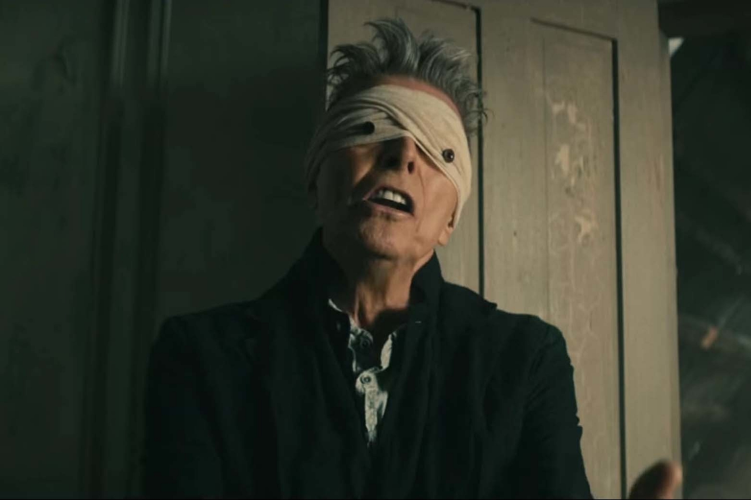David Bowie unveils ‘Lazarus’