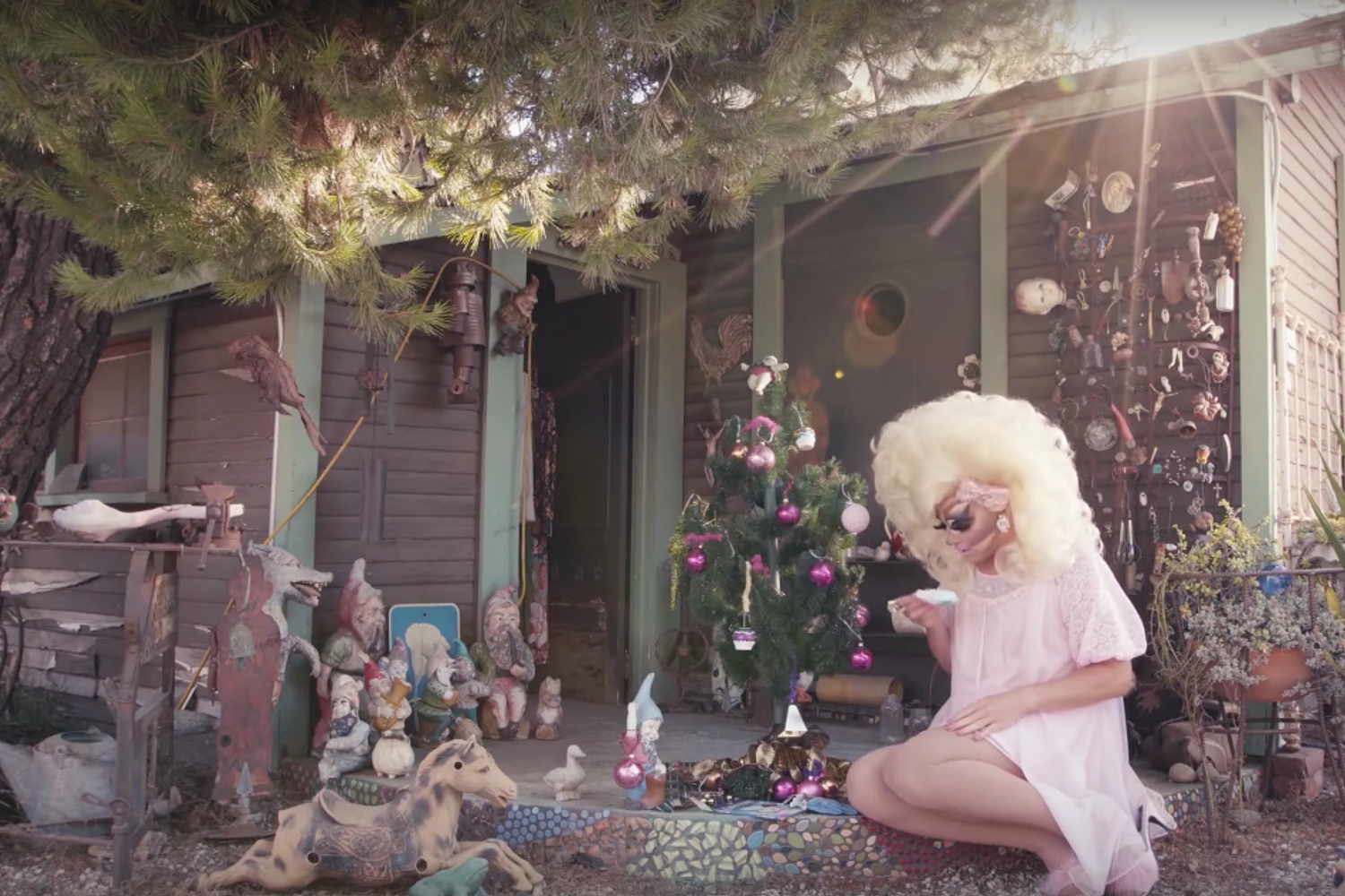 Deap Vally get kitschy for ‘Little Baby Beauty Queen’
