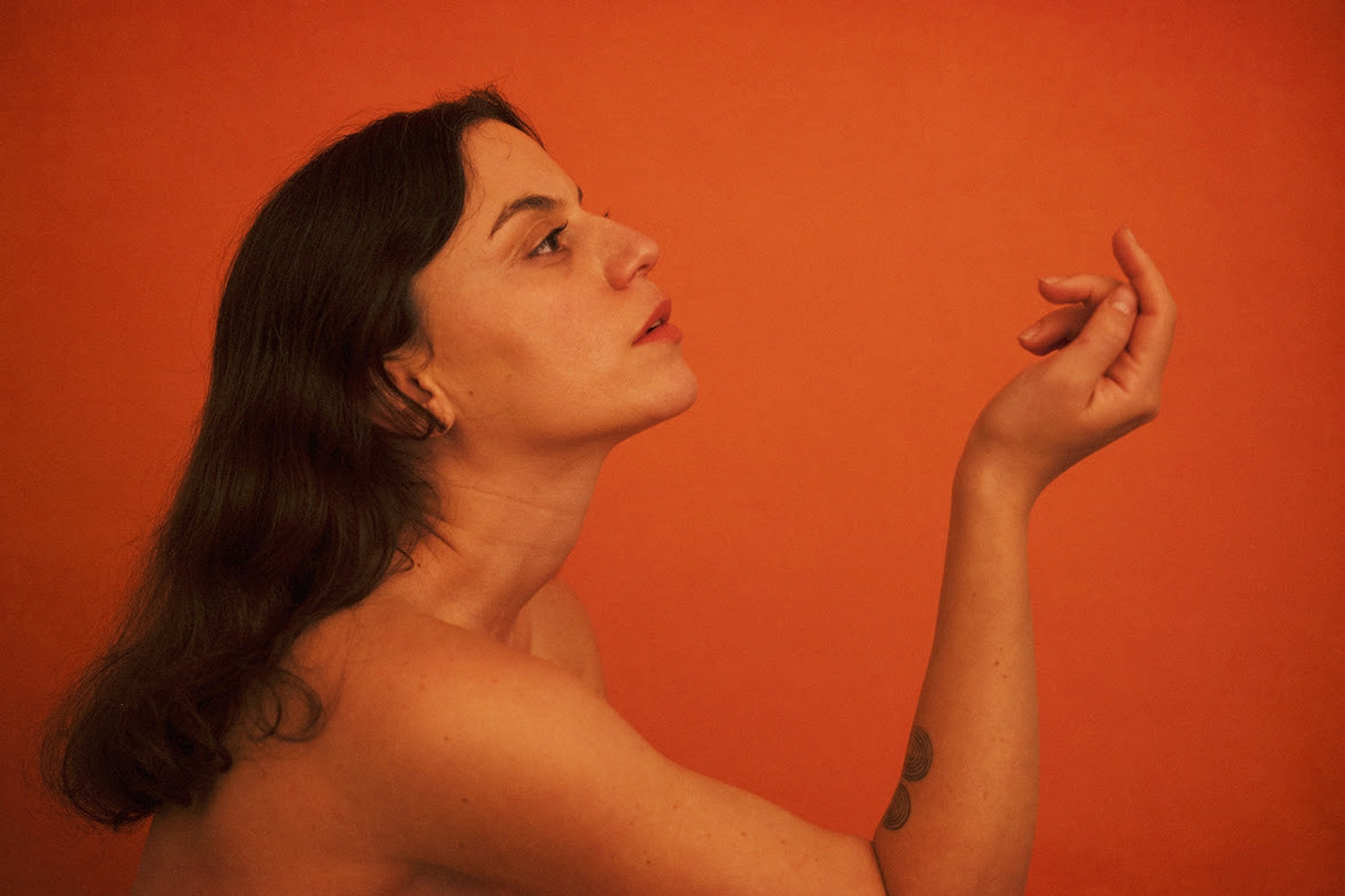 Deradoorian announces new album 'Find The Sun'