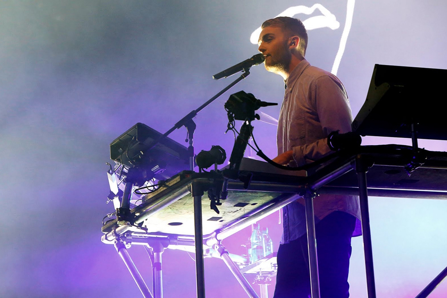 Watch Disclosure ignite Glastonbury with ‘When A Fire Starts To Burn’