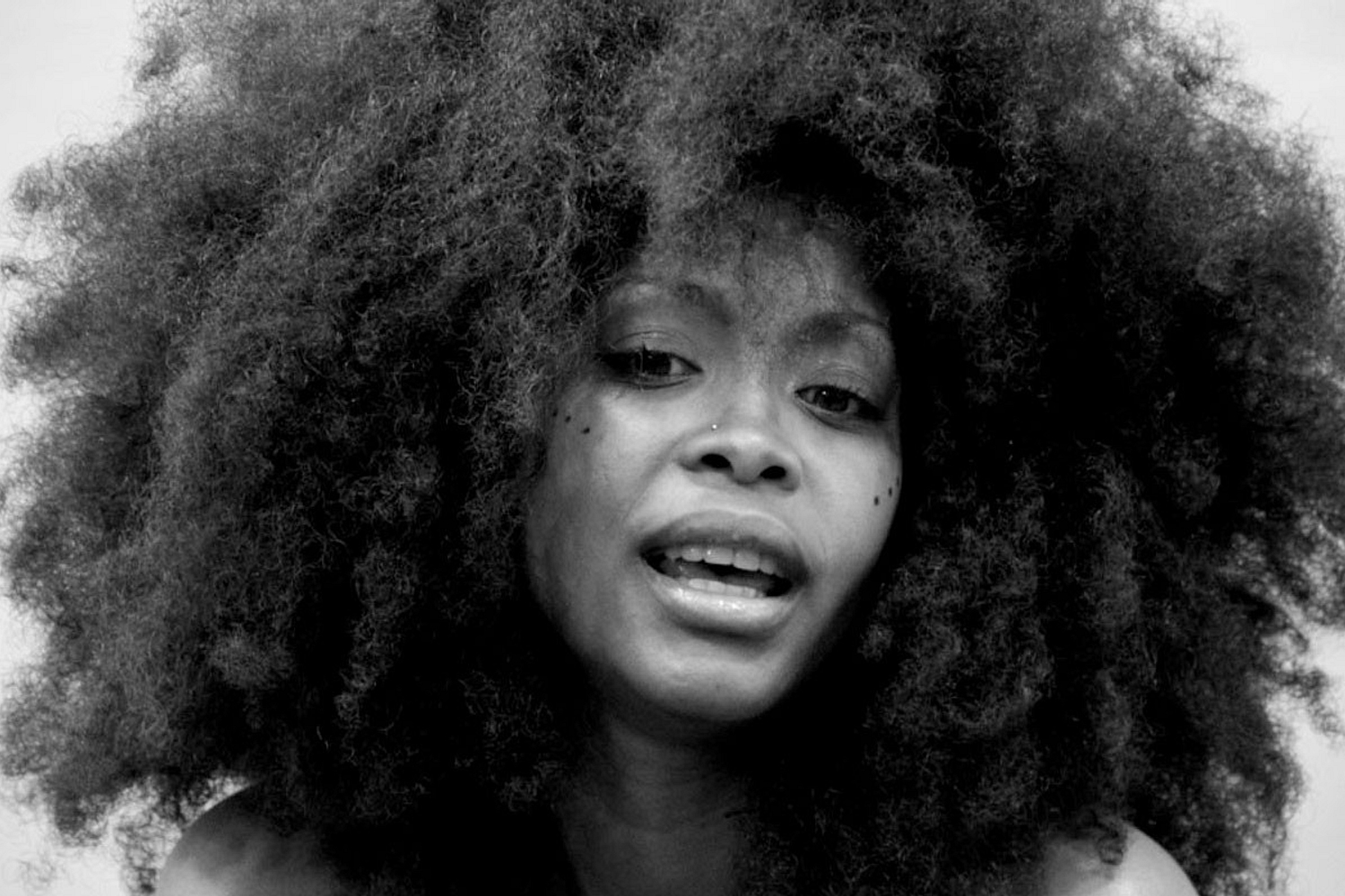 Erykah Badu remixes Drake's 'Hotline Bling'