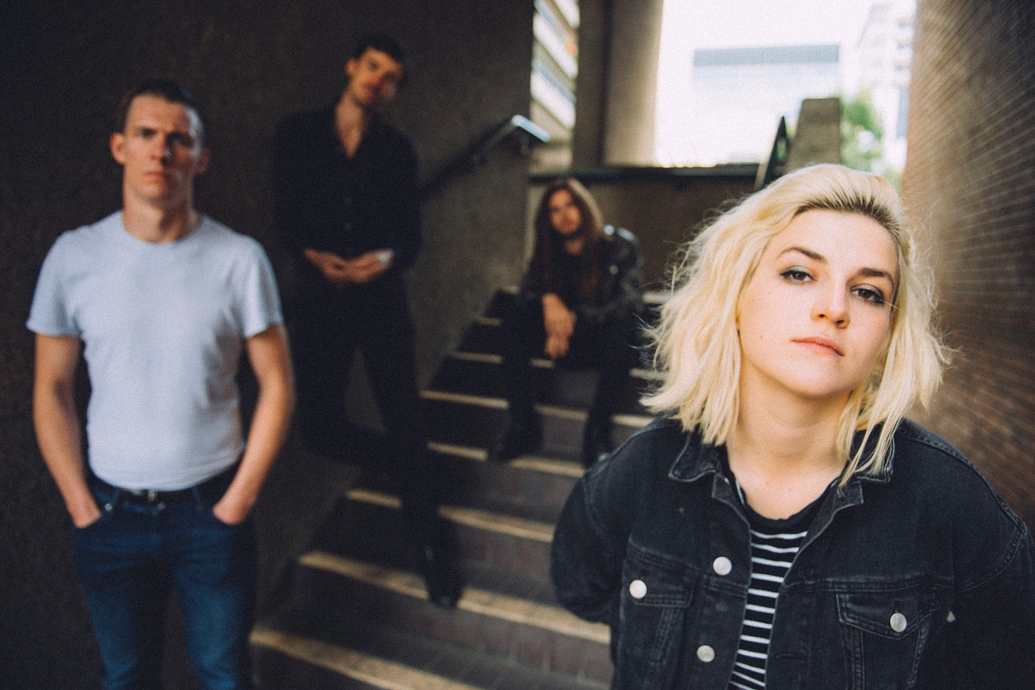 Estrons - I’m Not Your Girl