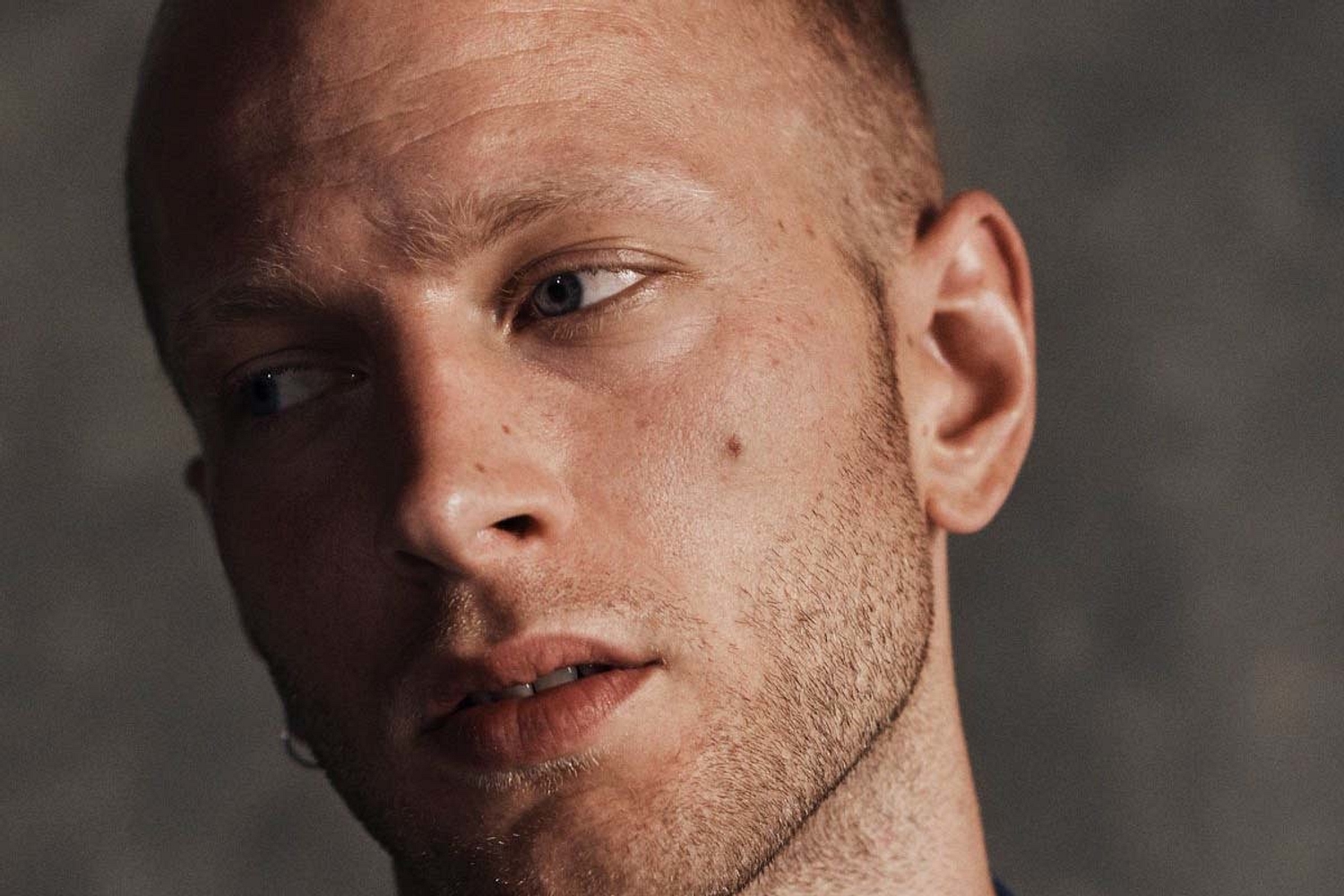 Evan Jones puts emotion to the forefront on the glitchy ‘Laughter’