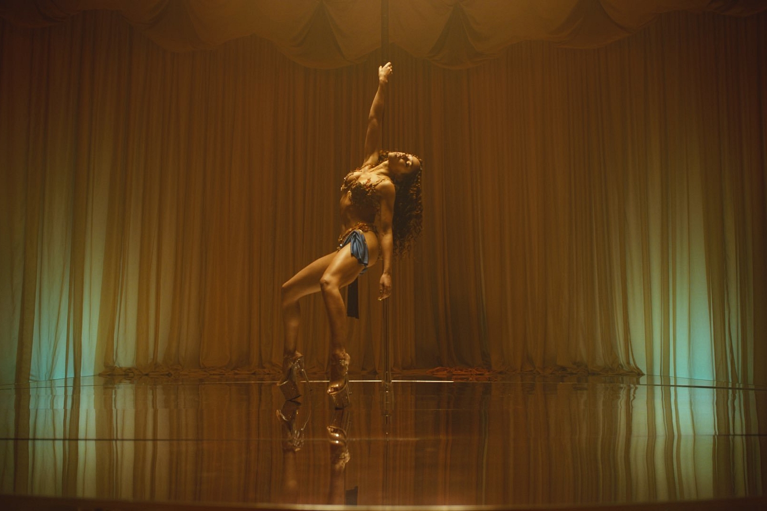 FKA twigs returns with ‘Cellophane’