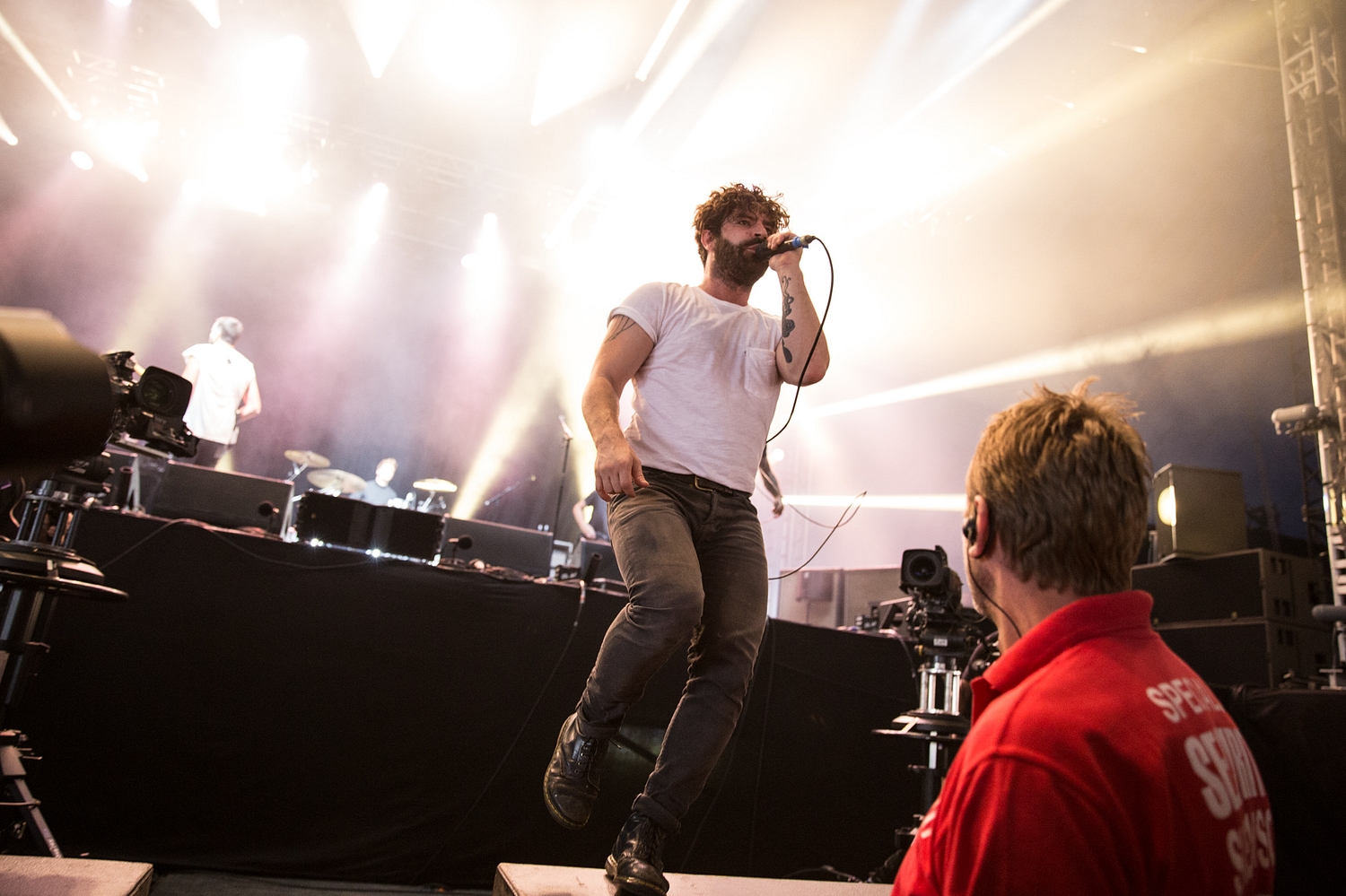 Foals floor Reading 2015 with last-minute set