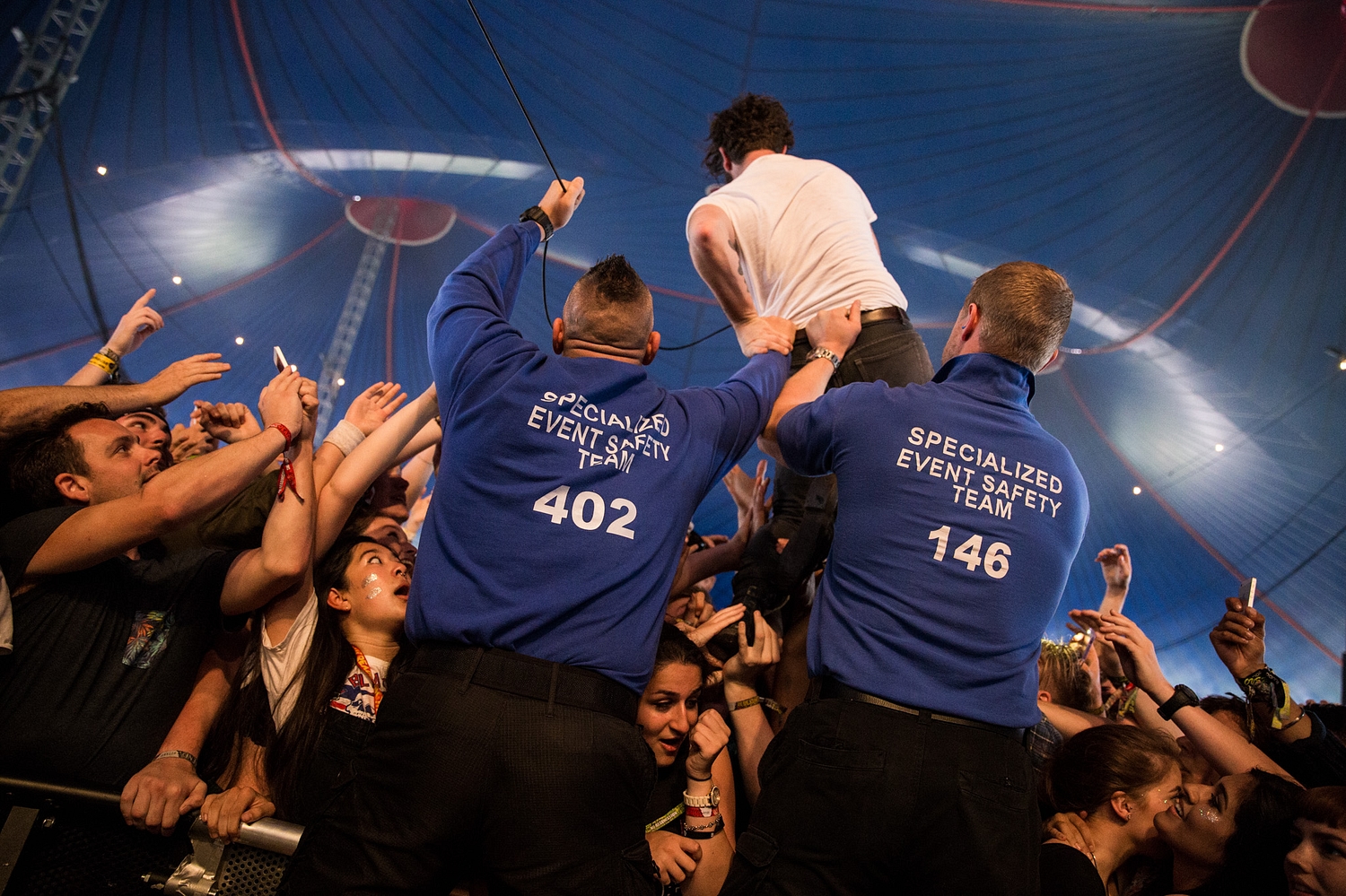 Foals floor Reading 2015 with last-minute set