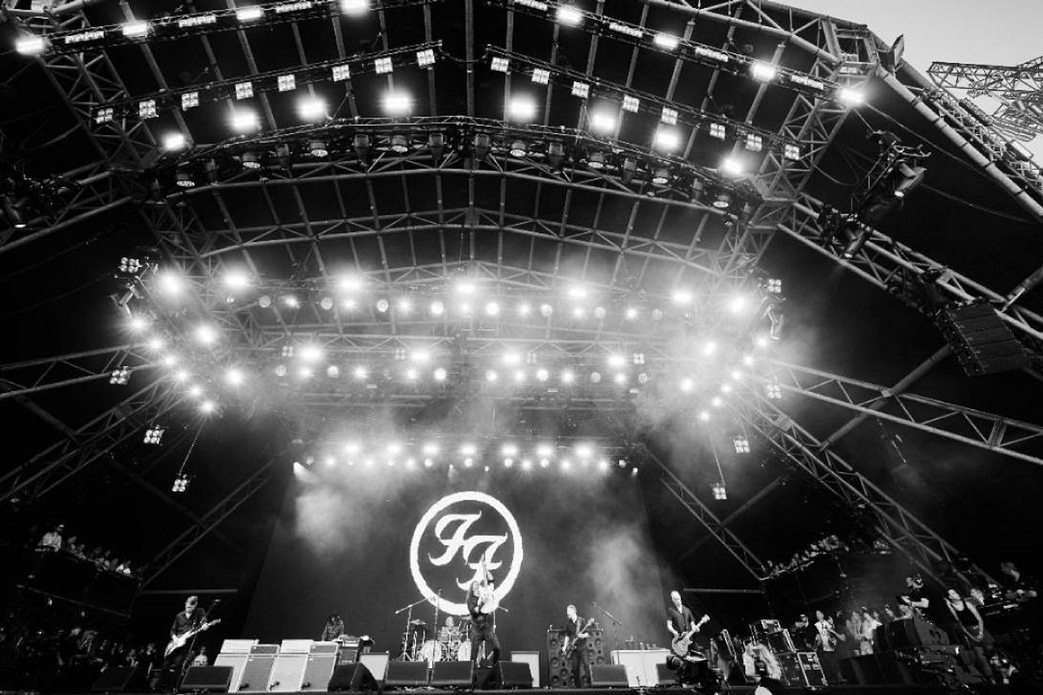 foo fighters past uk tours