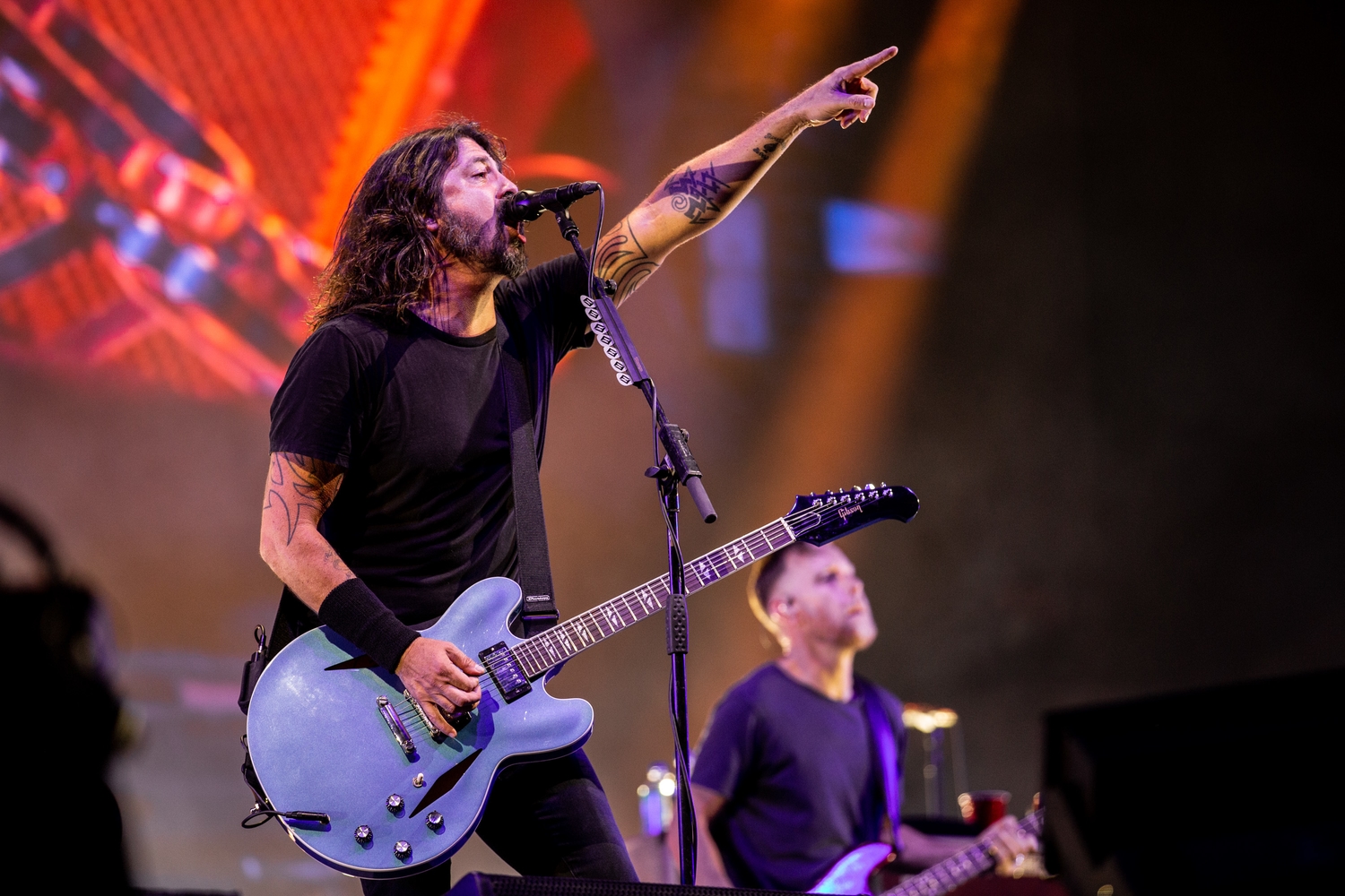 Foo Fighters postpone upcoming Van Tour