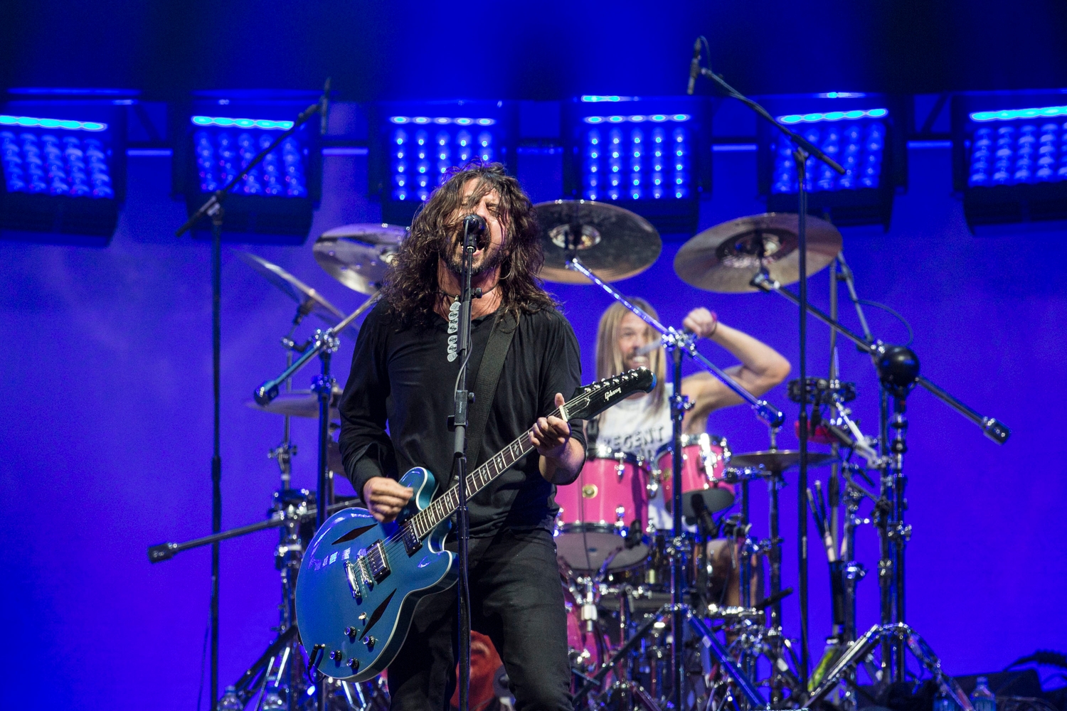 Foo Fighters debut new track ‘Dirty Water’ at Paris gig