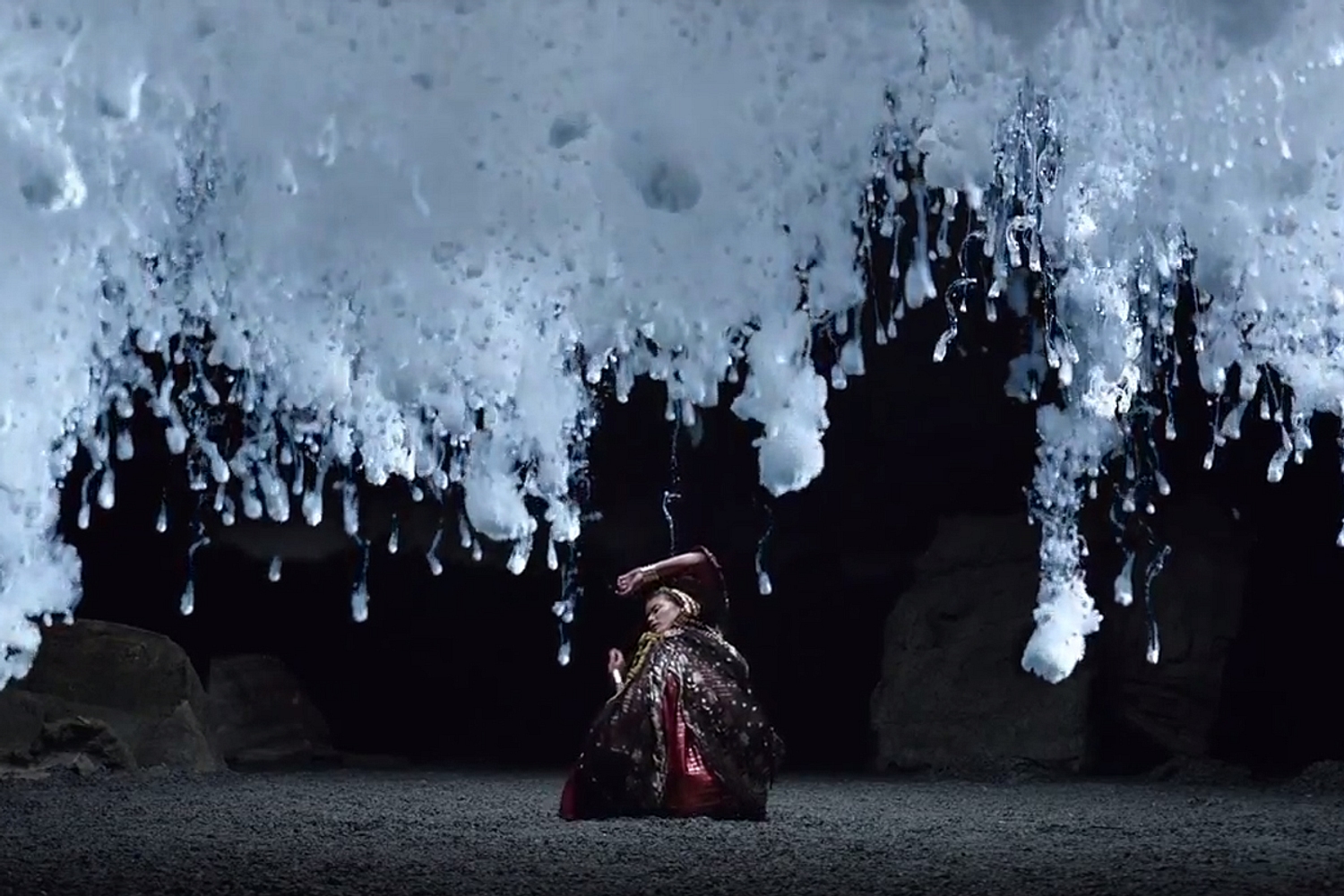 Gaps air new video for ‘She Bears A Flower’