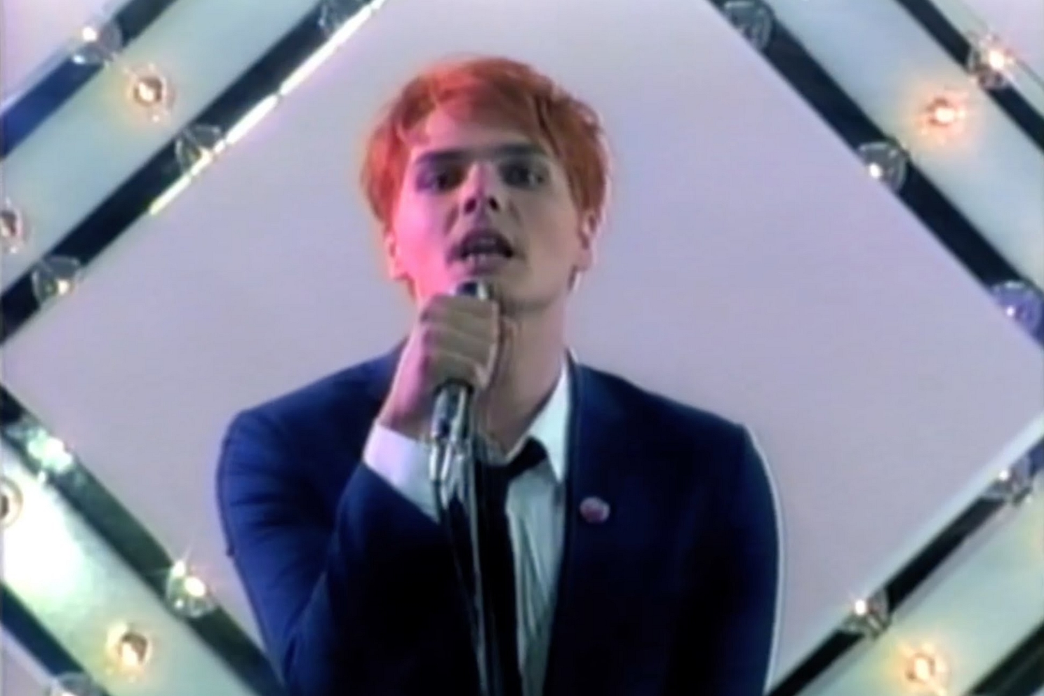 Gerard Way debuts new track ‘No Shows’, premieres video