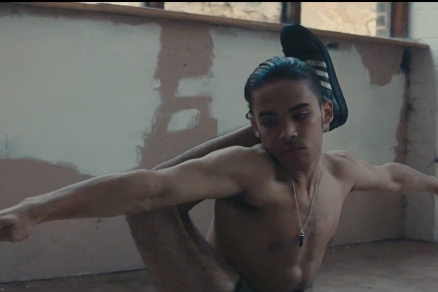 Glass Animals unveil bone-breaking video for ‘Hazey’