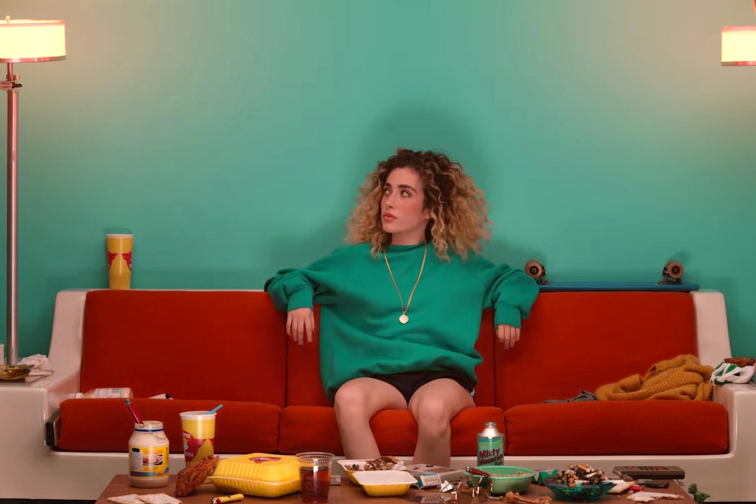 Glass Animals plug in for ‘Season 2 Episode 3’ video