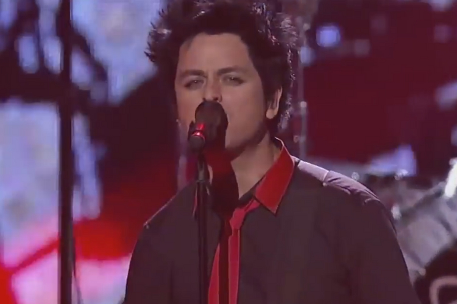 Green Day lead anti-Trump protest at American Music Awards