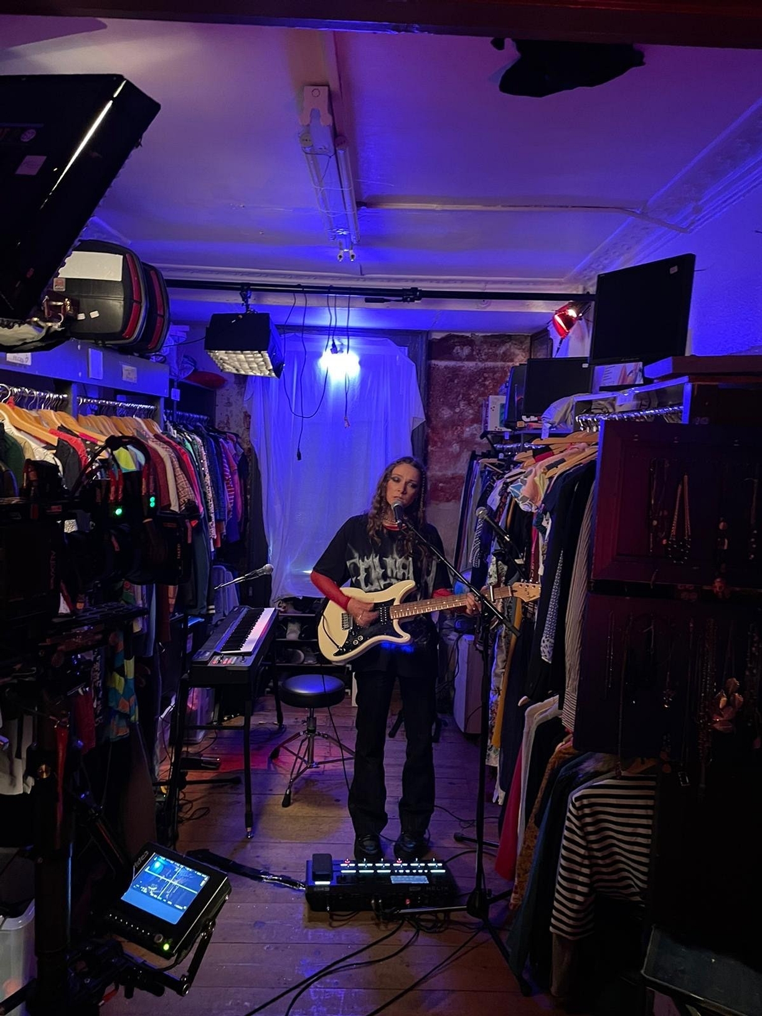 Go behind the scenes of Holly Humberstone's Splendour XR performance