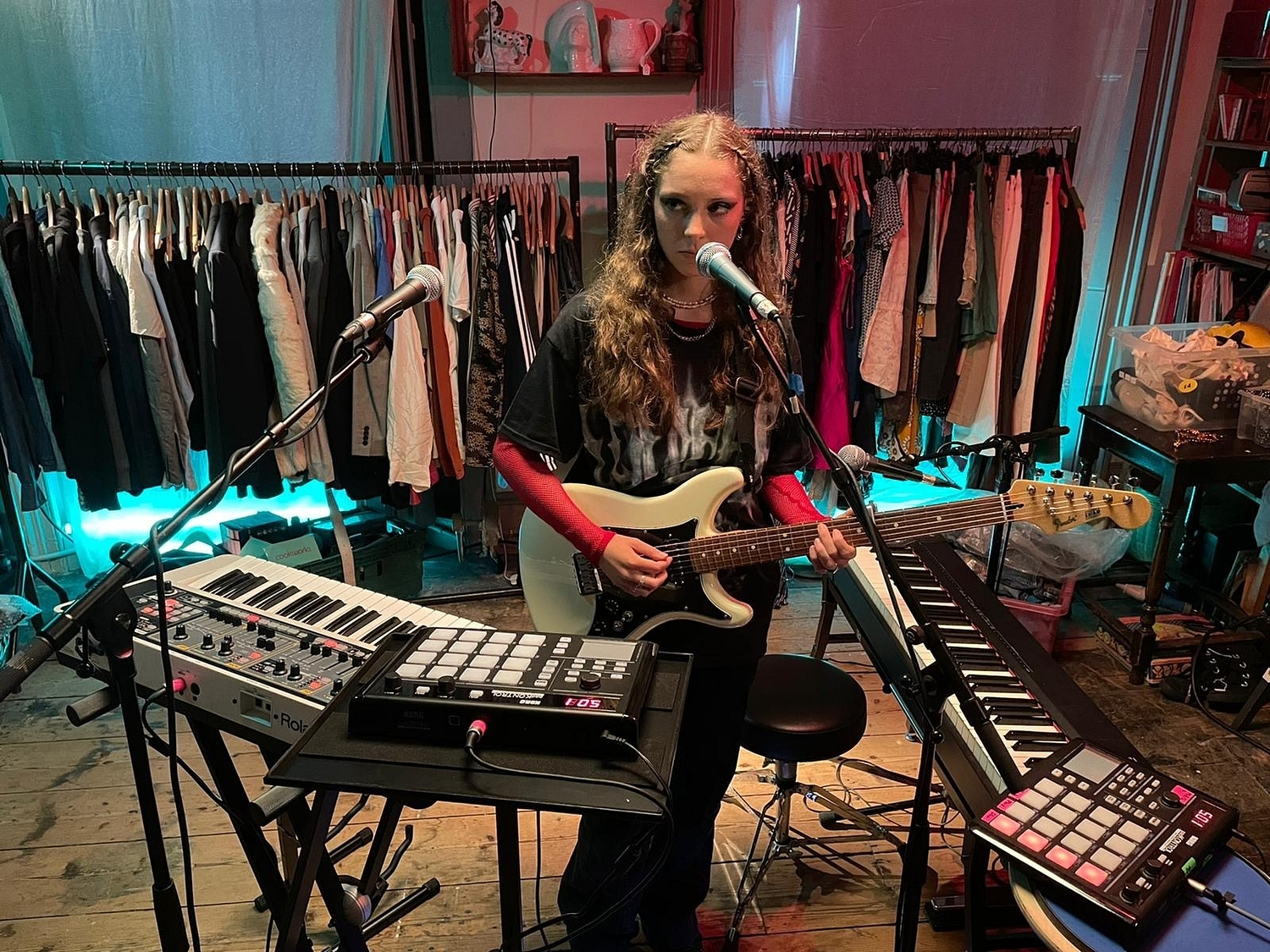 Go behind the scenes of Holly Humberstone's Splendour XR performance