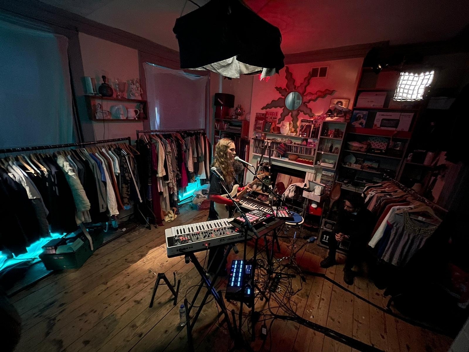 Go behind the scenes of Holly Humberstone's Splendour XR performance