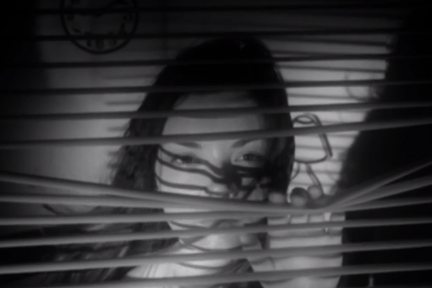 Honeyblood channel Hitchcock in new ‘Choker’ video
