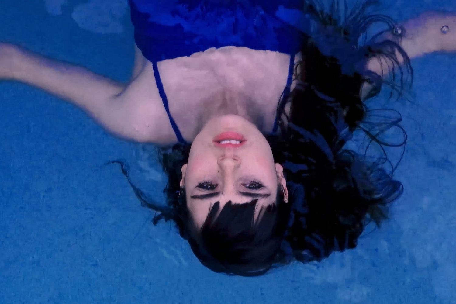 Hazel English gets stylish but ominous in the video for ‘That Thing’