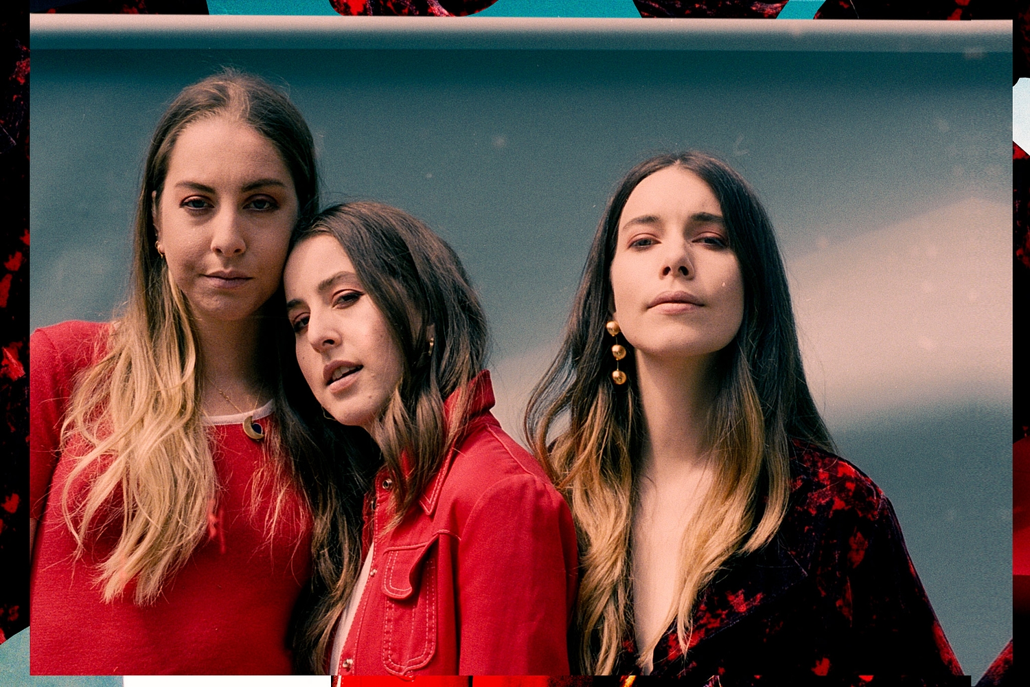 Watch Haim cover ‘That Don’t Impress Me Much’ by Shania Twain